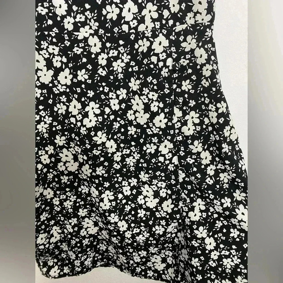 ASOS exclusive mini tea dress with buttons in floral print - Picture 5 of 7